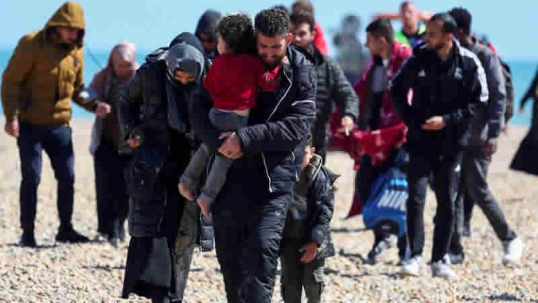 İngiltere’ye Bu Yıl Tekneyle Gelen Göçmen Sayısı 10 Bini Aştı