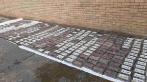 İngiltere’de bir otoparktaki minibüste 40 milyon pound değerinde kokain ele geçirildi