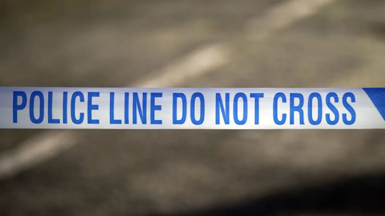 Londra’nın güneydoğusunda apartmandan düşen çocuk hayatını kaybetti