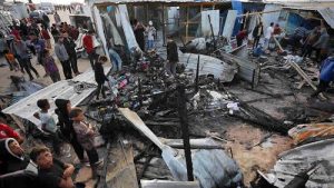 İsrail’in Refah’ta Filistinli Mültecilerin Kampını Bombaladı: 40 Kişi Hayatını Kaybetti