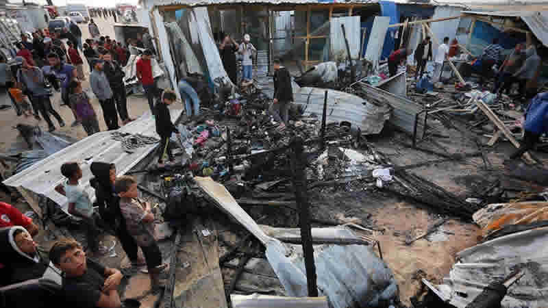 İsrail’in Refah’ta Filistinli Mültecilerin Kampını Bombaladı: 40 Kişi Hayatını Kaybetti