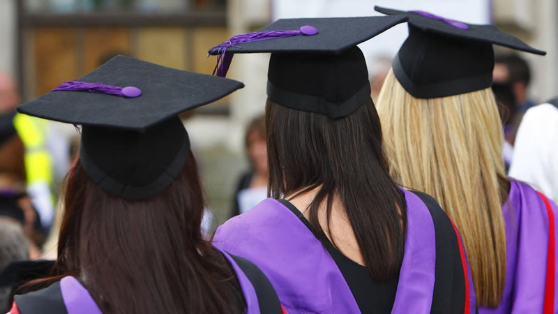 İngiltere’de Üniversite Son Sınıf Öğrencileri için Belediye Vergisi Uyarısı