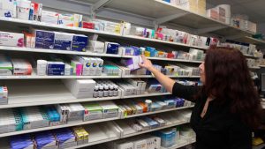 Birleşik Krallık’ta Reçeteli İlaç Kıtlığı: Yetişkinlerin Yarısı Zorluk Yaşıyor
