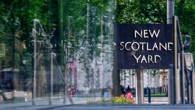 Londra’da Skandal: Polis Memuru Ölü Adamın Üzerindeki Parayı Çaldı