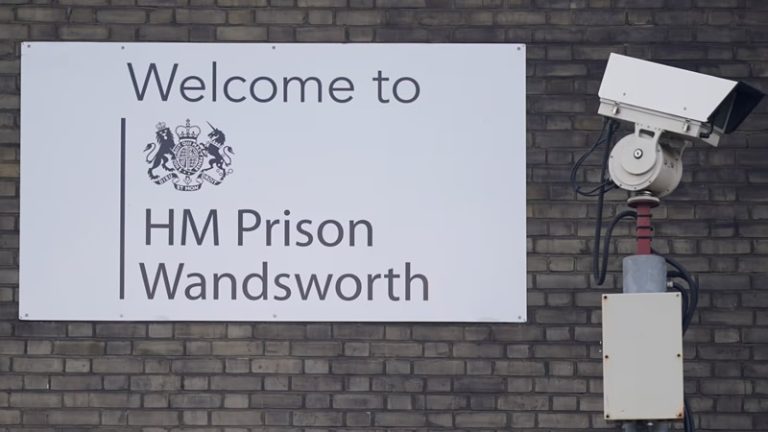 Birleşik Krallık’ta Mahkumla İlişkiye Giren Hapishane Memuru Tutuklandı