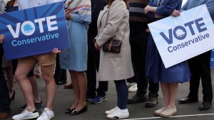 Birleşik Krallık’ta Muhafazakar Parti Tarihi Seçim Yenilgisiyle Karşı Karşıya