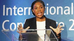 İngiliz Bakan Seçim Sonrası Cinsiyeti Biyolojik Olarak Tanımlama Sözü Verdi