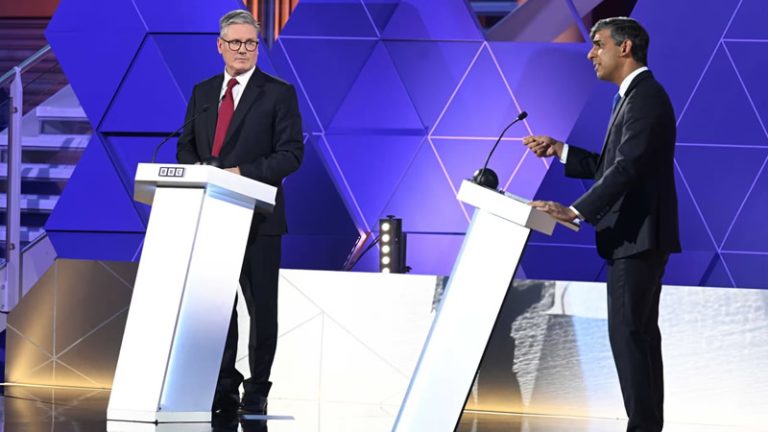 İngiltere Başbakanı Rishi Sunak ve İşçi Partisi Lideri Keir Starmer Karşı Karşıya Geldi