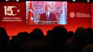 Londra’da “15 Temmuz Türkiye’nin Demokrasi Zaferi” Paneli Düzenlendi