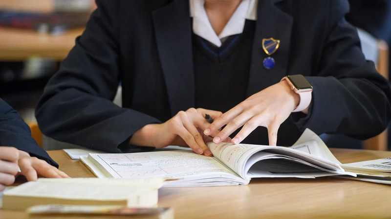 İngiltere’de Üniversite Başvuruları İçin Kişisel Beyan Kaldırılıyor