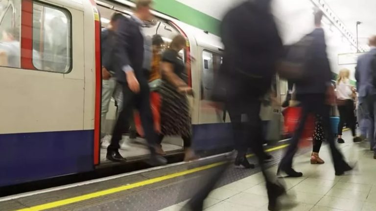 TfL Duyurdu: Londra Metrosu’nda Kesintiler Yaşanıyor