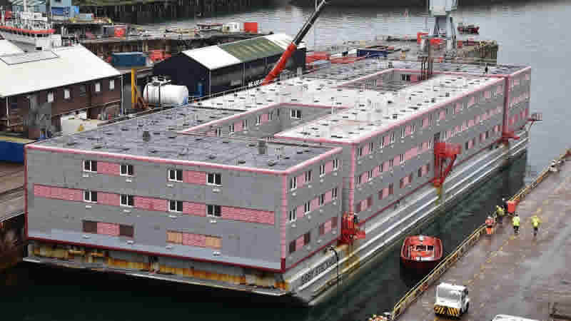 İngiltere’de Yeni Hükümet, Tartışmalı Bibby Stockholm Göçmen Gemisini Kapatacak