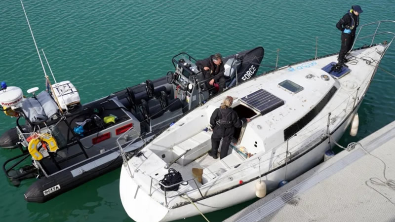 Manş Denizi’nde Göçmen Geçişi Sürüyor: Bu Kez Bir Yata El Konuldu