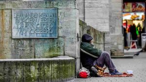 Avrupa’da Evsizlik Krizi: İngiltere ve Fransa Zirvede