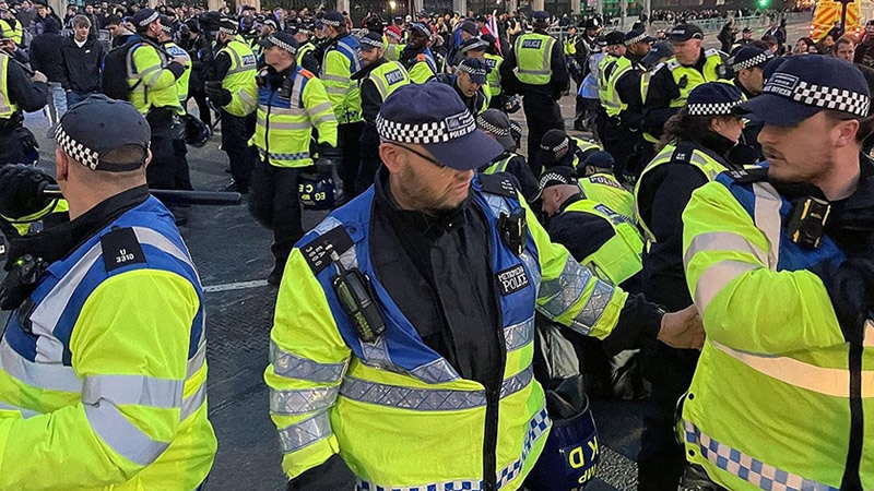 Aşırı Sağcı Şiddet Olaylarının Ardından 92 Kişi Gözaltına Alındı