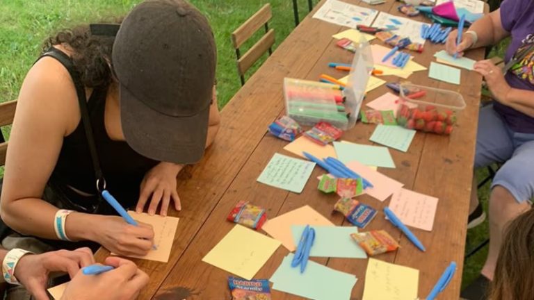 Brighton’da Mülteci ve Sığınmacılara “Hoşgeldiniz” Mesajı