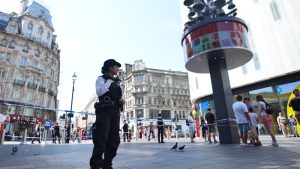 Leicester Meydanı’nda Anne ve Kızına Bıçaklı Saldırı