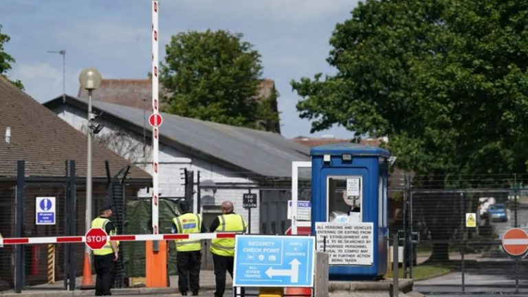 Manston İşleme Merkezi’nde Göçmenlere Kötü Muamele İddiaları
