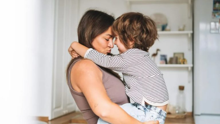 İngiltere’de Gelir Kuralı Değişikliği Sonrası Çocuk Yardımı Başvuruları Yükselişte