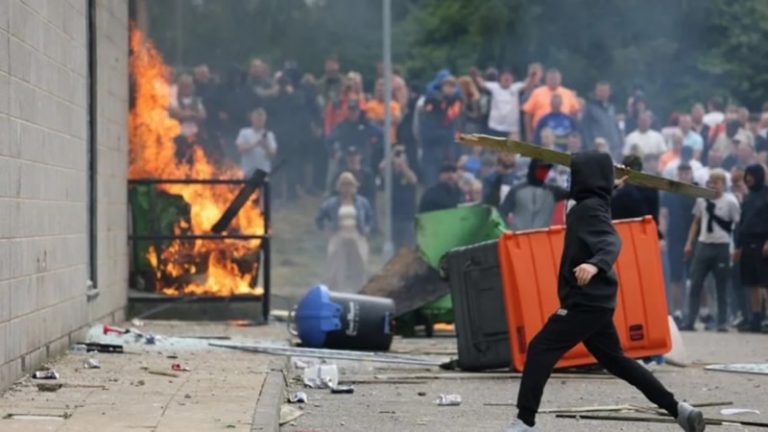 İngiltere Polisi Hafta Sonu da ‘Yüksek Alarm’ Durumunda