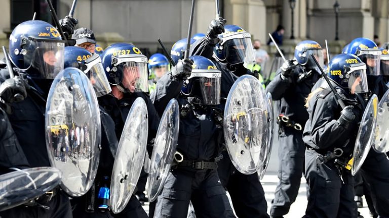 İngiltere Polisi, Aşırı Sağcı İsyanlarda Suç Kanıtları İçin TikTok’u İzliyor