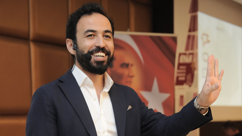 Doç. Dr. Özgür BOLAT Londra’ya Geliyor: “Mutlu ve Başarılı Çocuk Nasıl Yetiştirilir?”