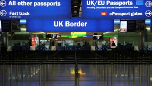 Gençlerin, İngiltere ile AB Ülkeleri Arasında Daha Kolay Seyahat Etmesinin Önü Açılıyor