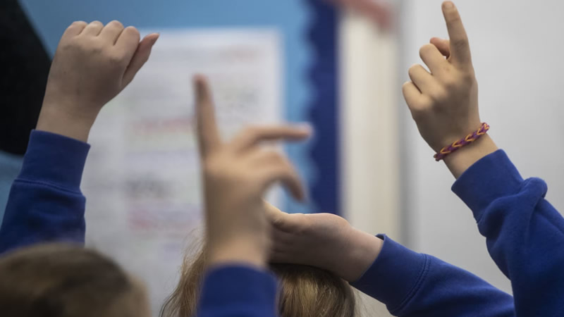 İşçi Partisi’nin Yeni Eğitim Reformu: Okul Karneleri Geliyor