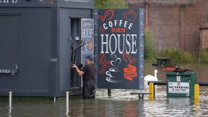 İngiltere’de Şiddetli Yağışlar ve Sel Uyarıları: 66 Bölge Tehdit Altında