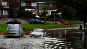 İngiltere’de Şiddetli Yağış Uyarısı: Bir Günde Bir Aylık Yağmur Bekleniyor