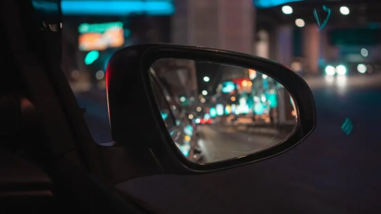 İçinde Yolcu Bulunan Aracı Çalan Hırsız İrlanda Sınırında Yakalandı