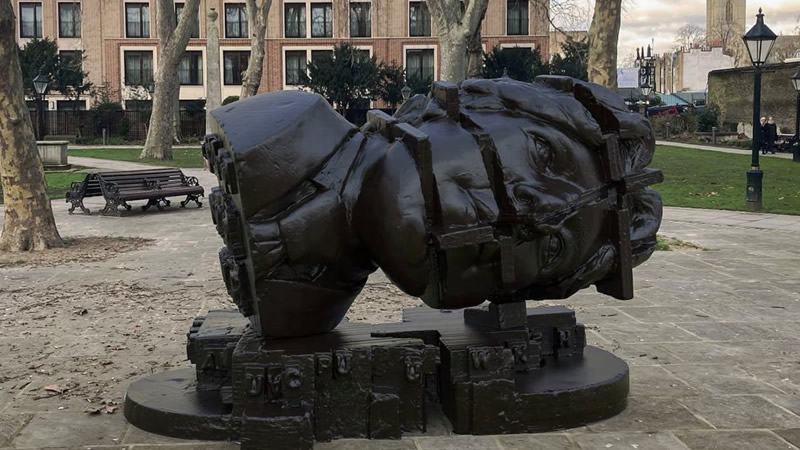 Oscar Wilde’ın Londra’daki Heykeli Torununu Kızdırdı