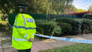 Luton’da 3 Kişinin Ölümü Üzerine 18 Yaşındaki Bir Genç Tutuklandı