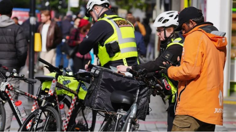 İngiltere’den Sığınmacılara Yönelik Yeni Operasyon: Paket Servis Kuryeleri Hedefte