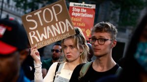 Ruanda Planının İptalinden Sonra İngiltere’deki Sığınmacı Birikimi Azalıyor