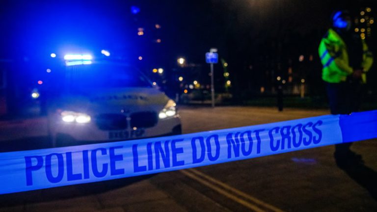 İskoçya’da Bir Apartmandaki Patlama Sonrası Bir Kişi Öldü, Üç Kişi Yaralandı