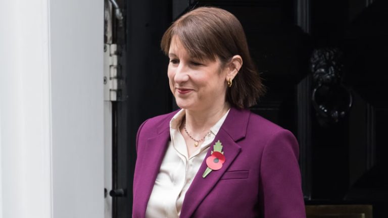 İngiltere’de Asgari Ücret 12,21 Sterline Yükseliyor