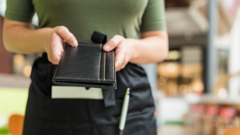 İngiltere’de Yeni Bahşiş Paylaşım Yasası Yürürlüğe Girdi