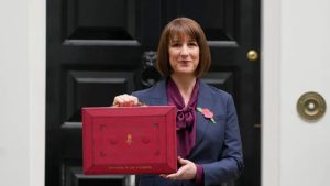 Konut, Sosyal Bakım ve Üniversiteler: İngiltere’nin Yeni Bütçesinde Kimler Kaybetti?