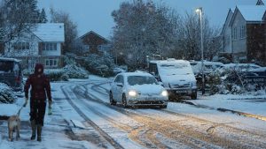 Birleşik Krallık’ta Kar, Okulların Tatil Edilmesine ve Seyahat Aksaklıklarına Yol Açtı