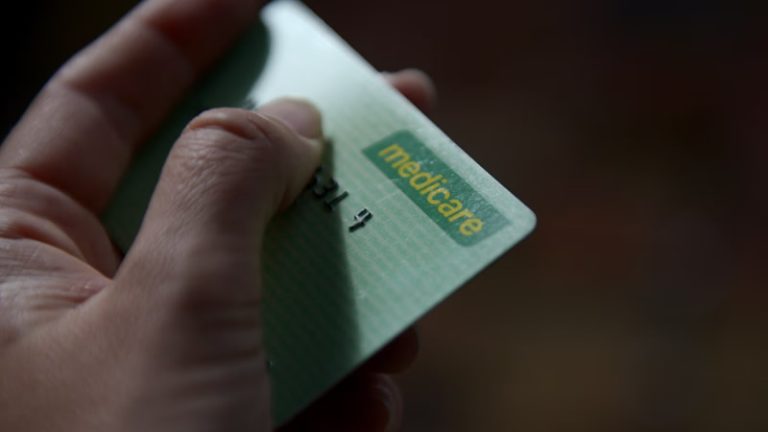 NHS’de Fazla Mesai Ücretleri Yıllık 200 Bin Sterline Ulaştı