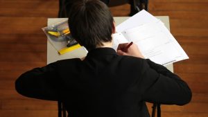 İngiltere’de Özel ve Devlet Okulu Öğrencilerinin GCSE Sonuçları Eşitlendi