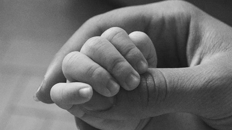 İngiltere’de Korkunç Cinayet: İki Yaşındaki Çocuğu Öldürdü, Günlerce Bebek Arabasında Taşıdı