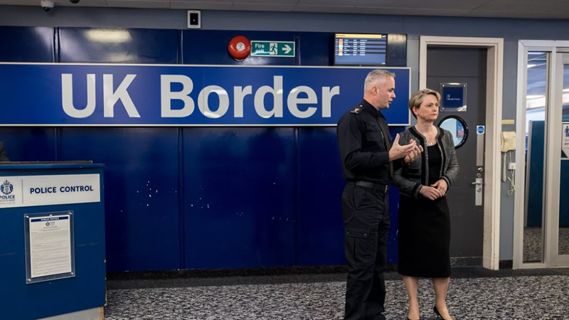 İngiltere’de E-Vize Sorunu: Binlerce Göçmen Mağduriyetle Karşı Karşıya