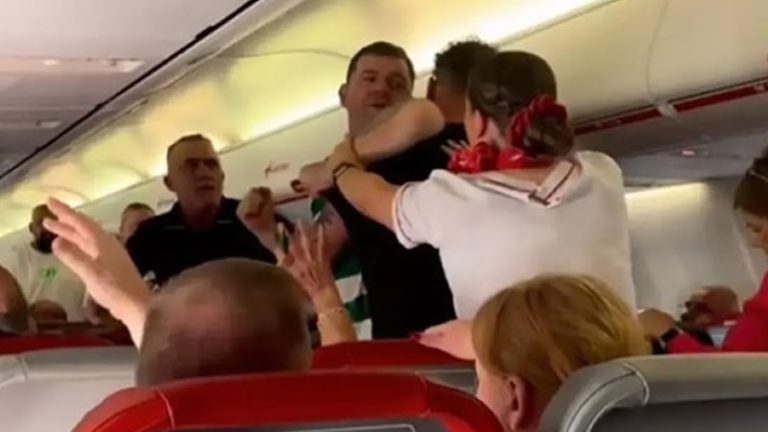 Antalya-Leeds Uçuşunda Kavga! Yolcular Birbirine Saldırdı