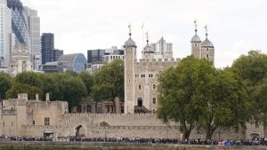 Londra Kulesi’nde Sergilenen Bronz Top Çalıntı Çıktı