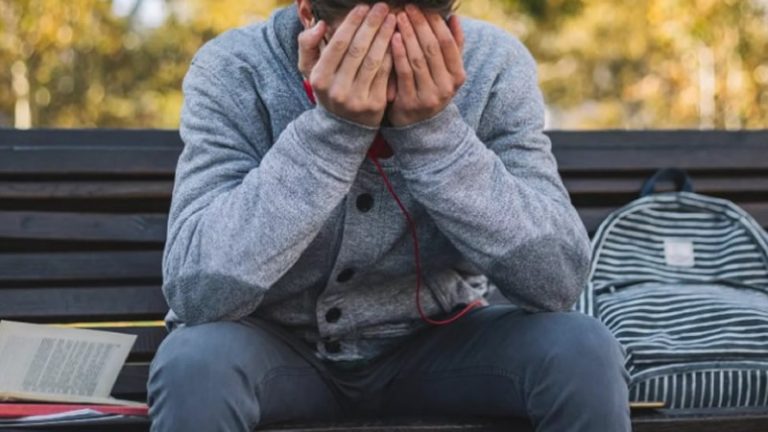 Avrupa’daki En Mutsuz Gençler İngiltere’de!