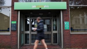 İngiltere’nin Sosyal Yardım Dolandırıcılığını Bulan Yapay Zeka Sisteminde Önyargı Tespit Edildi