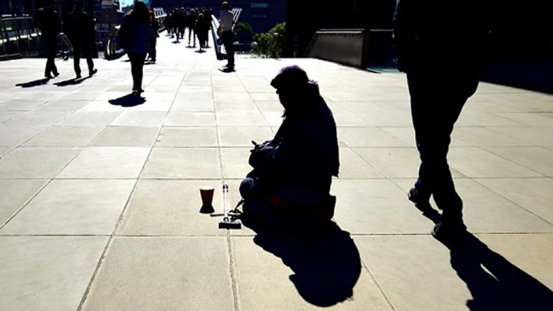 İngiltere ve Galler’de “Dilencilik” Cezaları %42 Arttı