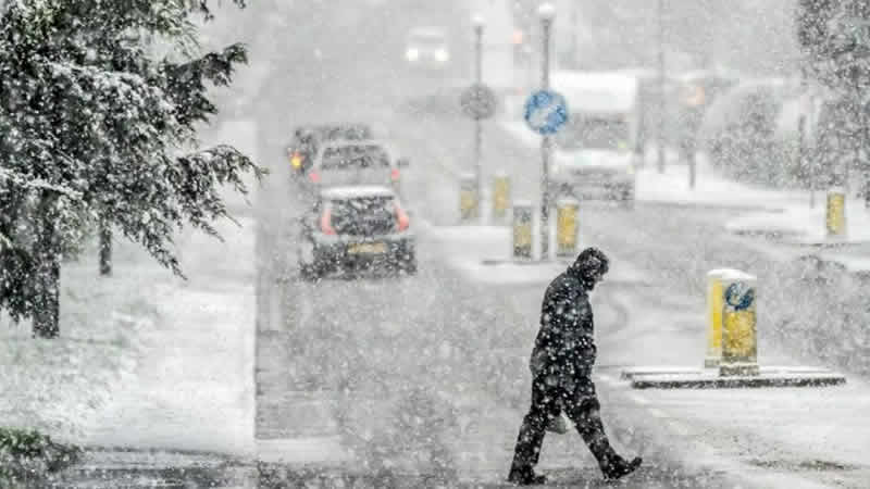 Birleşik Krallık’ta Noel Öncesinde Fırtına Nedeniyle Uçuşlar ve Feribotlar İptal Edildi
